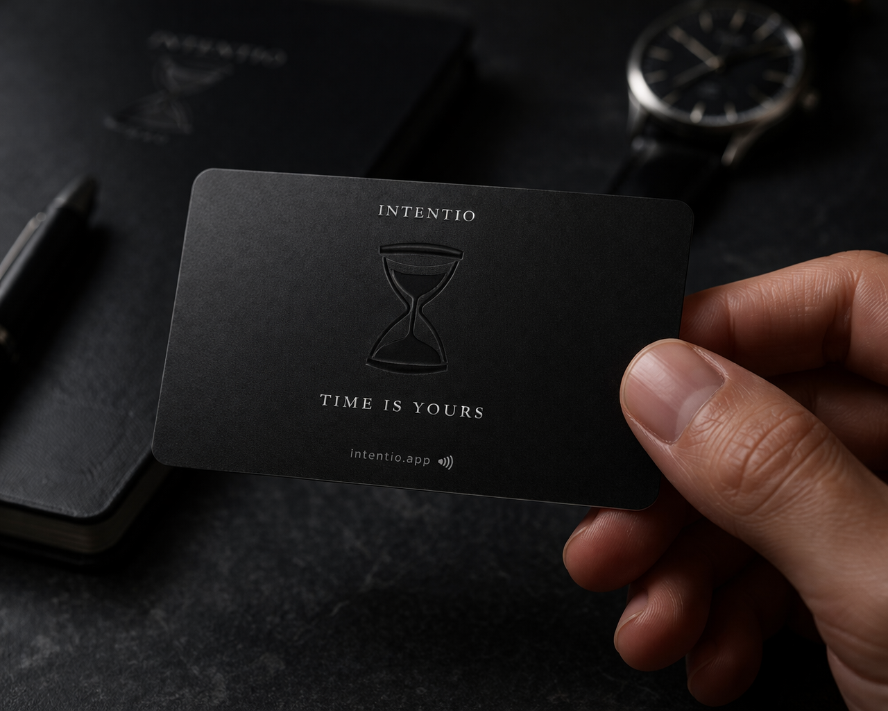 Intentio Card in mano